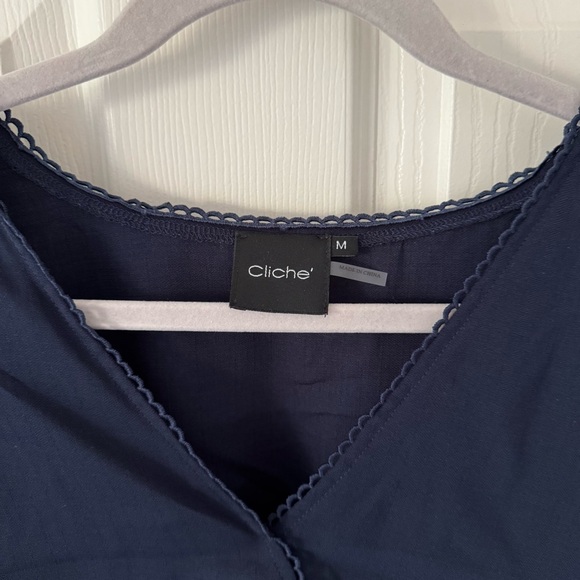 Cliche Navy Blouse with smocked detail on the bottom and sleeves - Size M - Picture 2 of 7